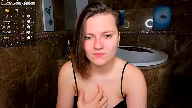 Snapshot of MelindaTin chatting on November 2025 12:33:01 AM MelindaTin online show from November 2025 12:33:01 AM