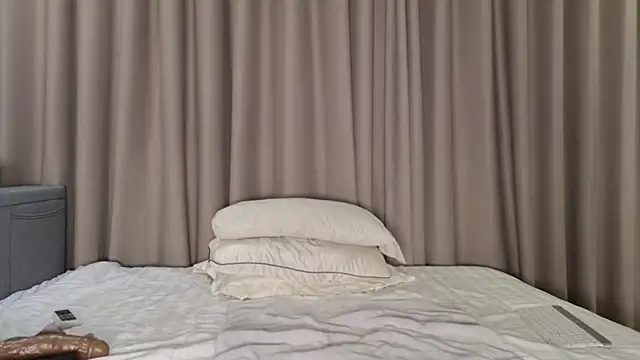 LucyNuty online show from November 2025 11:16:02 AM