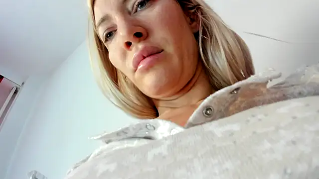 Snapshot of suuzykiss chatting on February 2025 05:58:01 AM suuzykiss online show from February 2025 05:58:01 AM