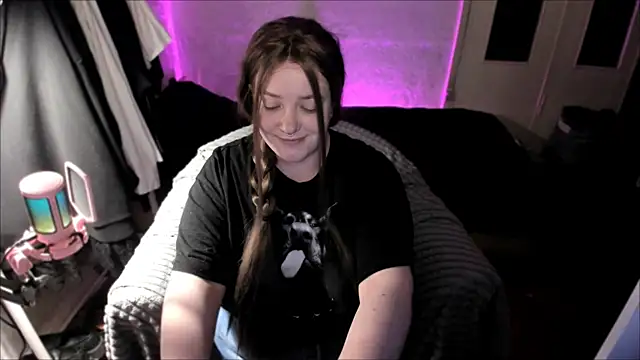 Snapshot of Sophia_Edwards chatting on May 2026 08:25:01 PM Sophia Edwards online show from May 2026 08:25:01 PM