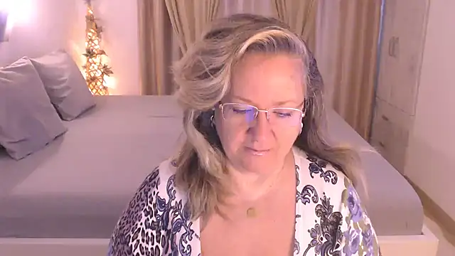 Raisshy online show from November 2025 06:57:02 AM