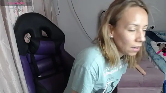 Snapshot of cristin_doll_ chatting on February 2026 10:41:02 PM cristin doll online show from February 2026 10:41:02 PM