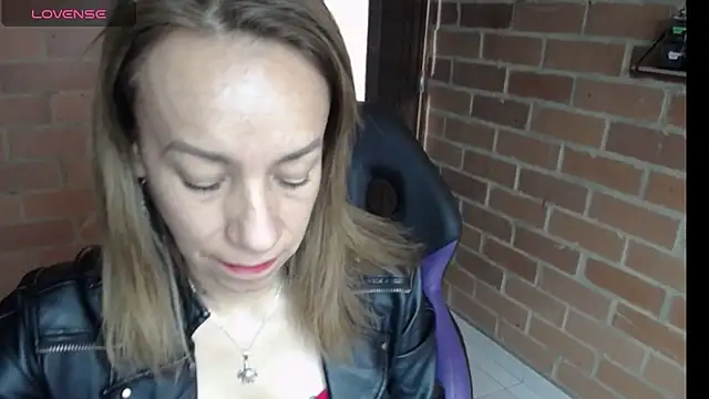 Snapshot of cristin_doll_ chatting on April 2026 02:04:01 PM cristin doll online show from April 2026 02:04:01 PM