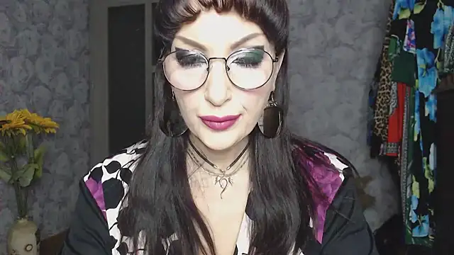 Snapshot of Aziza1 chatting on February 2026 01:38:02 PM Aziza1 online show from February 2026 01:38:02 PM