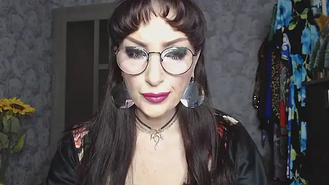 Snapshot of Aziza1 chatting on March 2026 01:07:02 PM Aziza1 online show from March 2026 01:07:02 PM