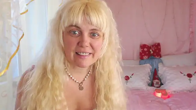 Snapshot of SunnySylvia chatting on December 2024 06:13:01 PM SunnySylvia online show from December 2024 06:13:01 PM