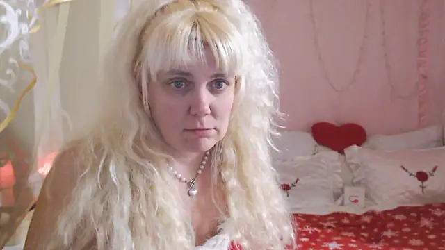 Snapshot of SunnySylvia chatting on January 2025 05:00:02 PM SunnySylvia online show from January 2025 05:00:02 PM