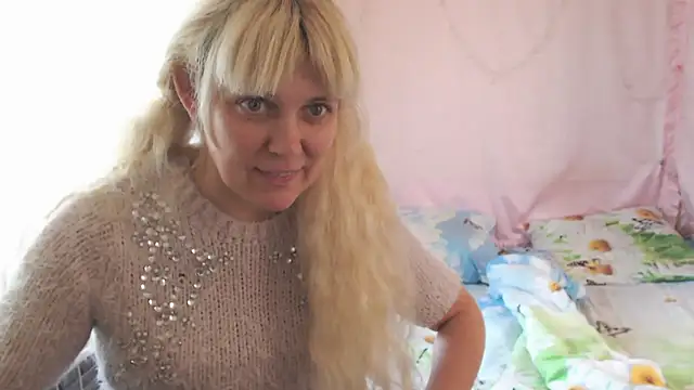 SunnySylvia online show from November 2025 12:48:02 PM