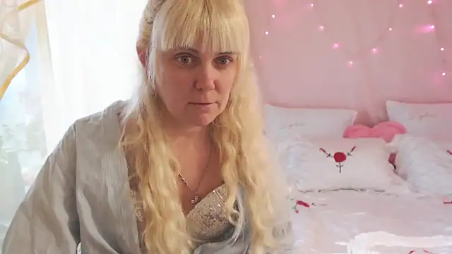 SunnySylvia online show from December 2025 08:10:01 AM