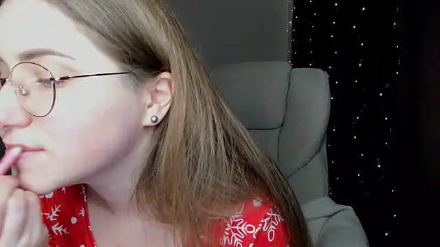 Snapshot of SeasonalSomeone chatting on December 2024 01:18:01 PM SeasonalSomeone online show from December 2024 01:18:01 PM