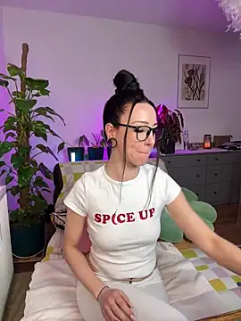 Trixie-Tainted online show from March 2025 01:40:02 PM