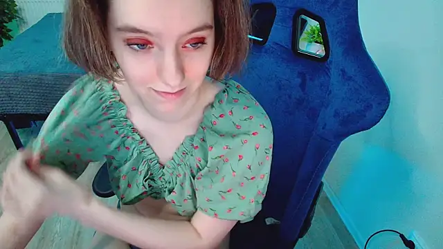 CranberryHot online show from November 2025 02:10:01 AM