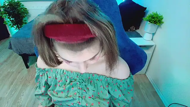 Snapshot of CranberryHot chatting on December 2025 03:13:01 AM CranberryHot online show from December 2025 03:13:01 AM