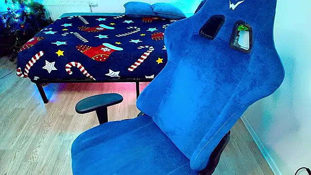 Snapshot of CranberryHot chatting on February 2026 02:43:02 AM CranberryHot online show from February 2026 02:43:02 AM