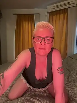 Gizzithehotone online show from March 2026 03:06:01 PM