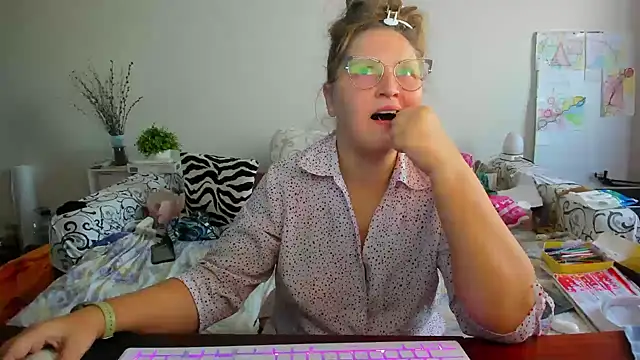 IamYourNarcotic online show from November 2025 12:37:01 PM