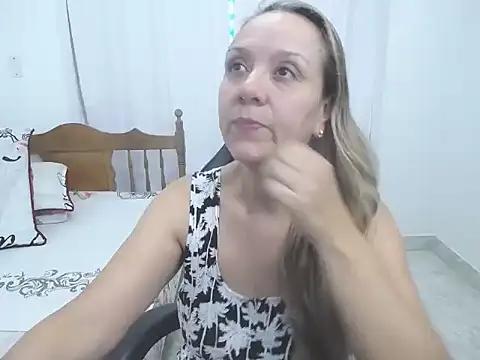 yeslluisa online show from October 2025 05:55:01 PM