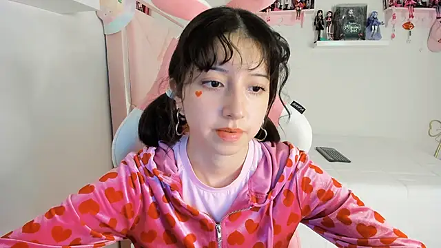 Snapshot of cherrycute chatting on December 2024 04:03:02 AM cherrycute online show from December 2024 04:03:02 AM