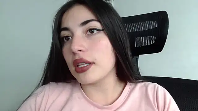 Snapshot of Honey_Aynur20 chatting on December 2024 08:18:01 PM Honey Aynur20 online show from December 2024 08:18:01 PM