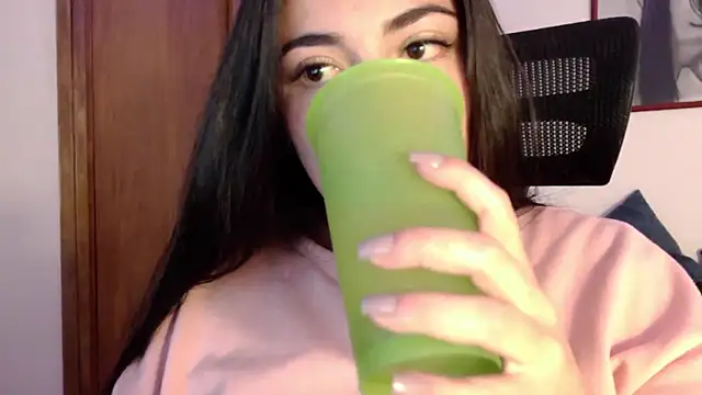 Snapshot of Honey_Aynur20 chatting on September 2025 07:14:02 PM Honey Aynur20 online show from September 2025 07:14:02 PM