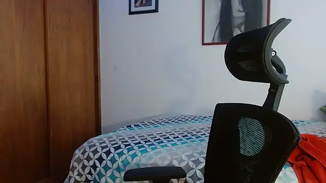 Snapshot of Honey_Aynur20 chatting on October 2025 06:58:02 PM Honey Aynur20 online show from October 2025 06:58:02 PM