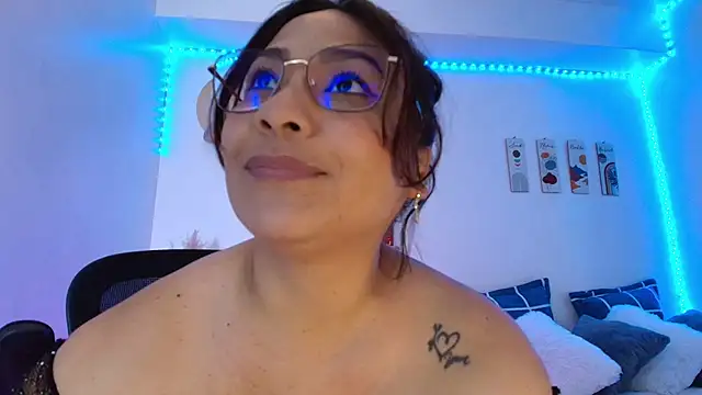 JuliRamirez online show from January 2025 11:20:01 PM