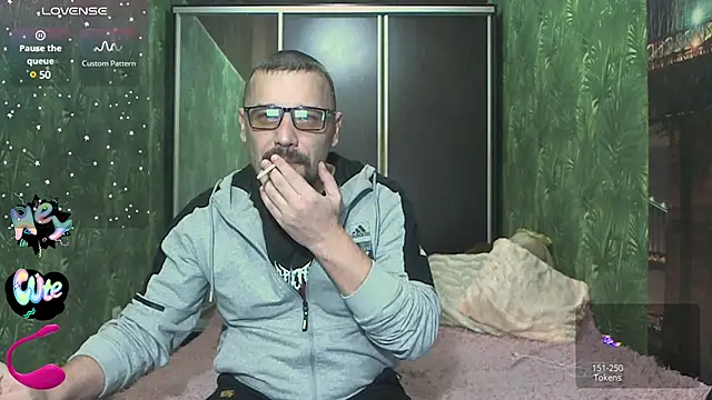 Snapshot of DanielOhCool chatting on December 2024 06:20:01 PM DanielOhCool online show from December 2024 06:20:01 PM