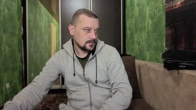 Snapshot of DanielOhCool chatting on October 2025 06:42:02 AM DanielOhCool online show from October 2025 06:42:02 AM