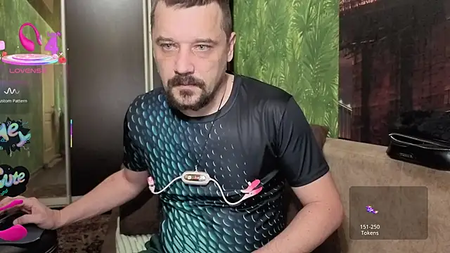 Snapshot of DanielOhCool chatting on October 2025 07:31:01 AM DanielOhCool online show from October 2025 07:31:01 AM