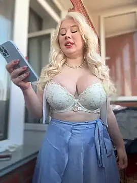 LaraHollywood online show from October 2025 03:34:02 AM