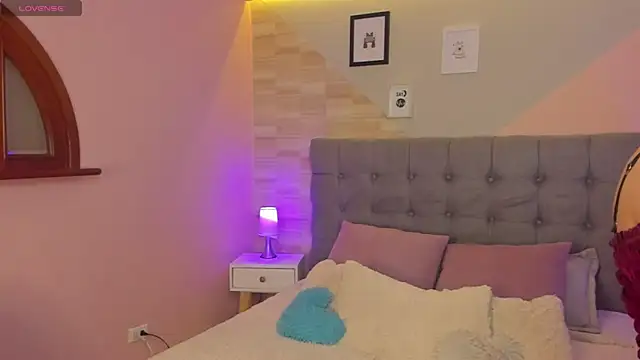 Snapshot of _Abril_W chatting on February 2025 05:37:01 AM Abril W online show from February 2025 05:37:01 AM