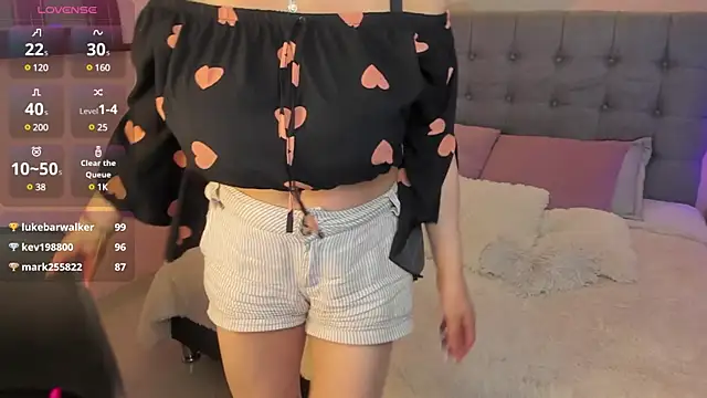 Snapshot of _Abril_W chatting on March 2025 08:02:02 AM Abril W online show from March 2025 08:02:02 AM