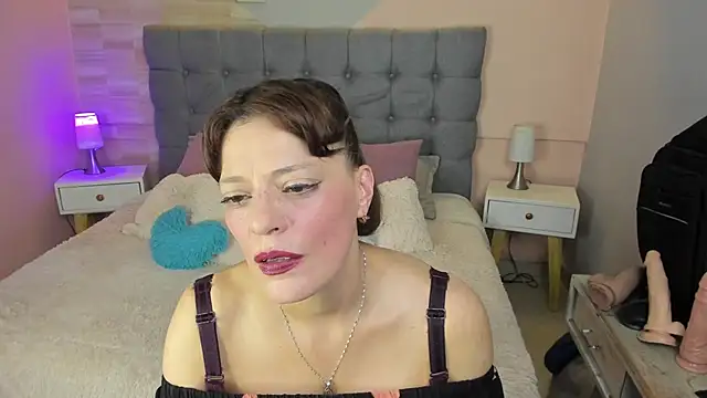 Snapshot of _Abril_W chatting on October 2025 11:45:02 PM Abril W online show from October 2025 11:45:02 PM