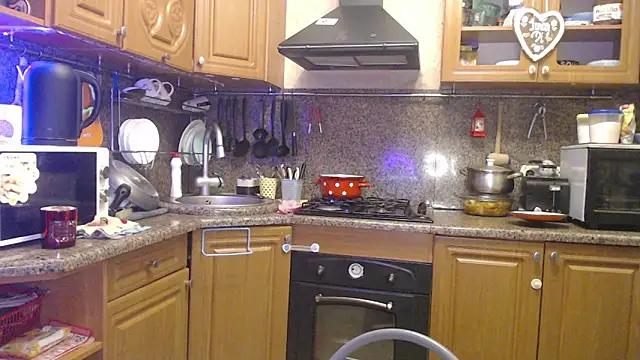 Snapshot of LizaCakes chatting on January 2025 06:51:02 PM LizaCakes online show from January 2025 06:51:02 PM