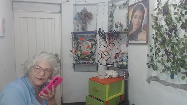 FunnyGrandma online show from October 2025 02:34:01 AM