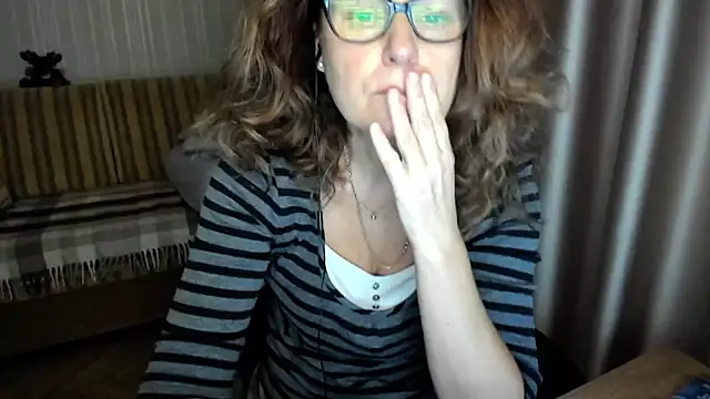 lauraoven online show from November 2025 11:57:02 AM