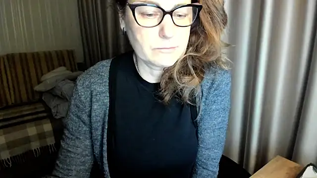 lauraoven online show from February 2026 05:42:02 PM