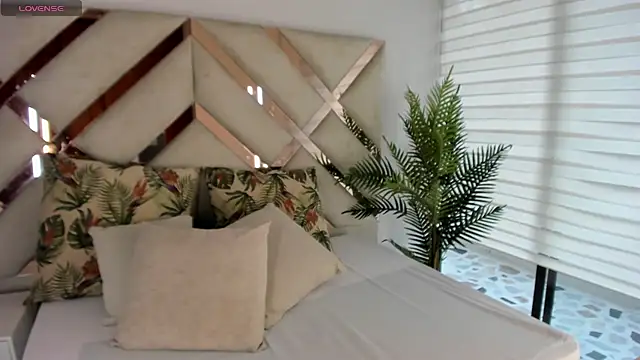 tati saldarriaga online show from October 2025 09:27:02 PM