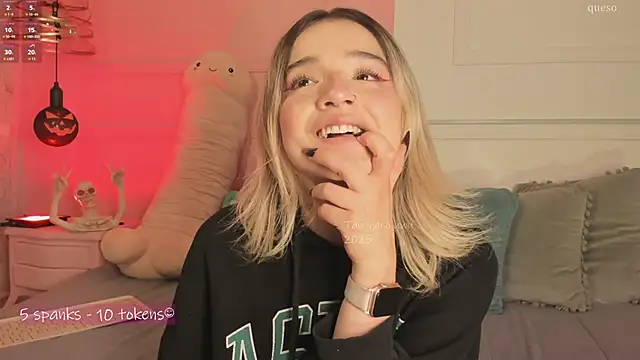 Snapshot of _Tammara_ chatting on October 2025 09:04:02 PM Tammara online show from October 2025 09:04:02 PM