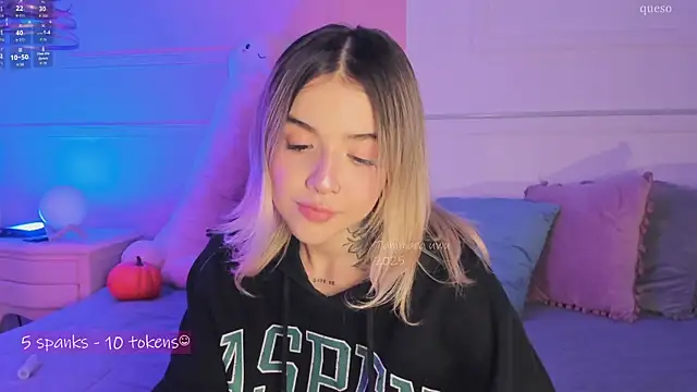 Snapshot of _Tammara_ chatting on November 2025 08:19:01 PM Tammara online show from November 2025 08:19:01 PM