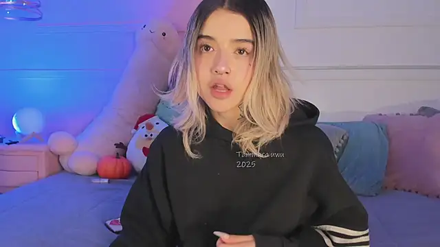 Snapshot of _Tammara_ chatting on November 2025 05:55:02 PM Tammara online show from November 2025 05:55:02 PM