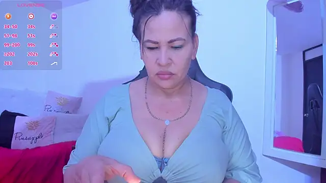 esmeralda milf online show from January 2025 08:43:01 PM