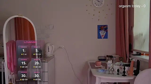 JuliaVilnet online show from March 2025 05:11:02 AM