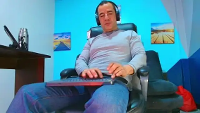 juanses n toro online show from November 2025 12:37:01 PM