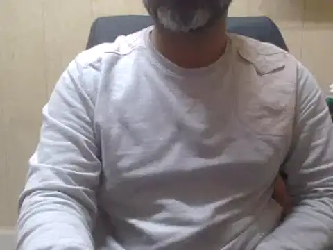 Snapshot of hairymaster95 chatting on January 2025 07:53:01 AM hairymaster95 online show from January 2025 07:53:01 AM