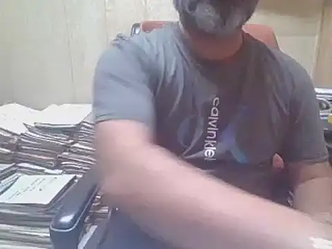 Snapshot of hairymaster95 chatting on November 2025 07:06:02 AM hairymaster95 online show from November 2025 07:06:02 AM