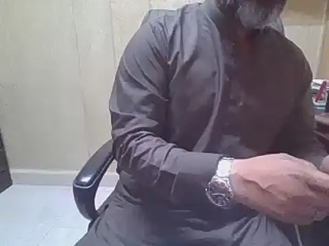 Snapshot of hairymaster95 chatting on November 2025 04:12:02 AM hairymaster95 online show from November 2025 04:12:02 AM