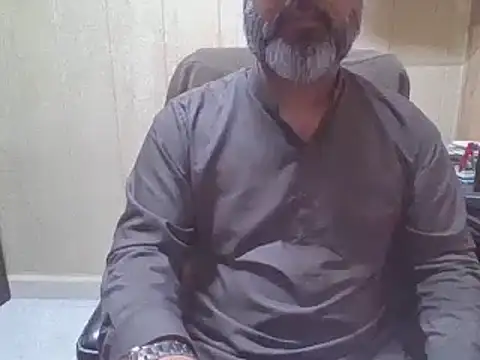 Snapshot of hairymaster95 chatting on November 2025 04:23:02 AM hairymaster95 online show from November 2025 04:23:02 AM