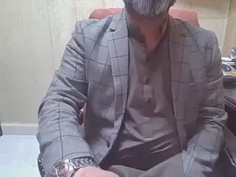 Snapshot of hairymaster95 chatting on December 2025 04:17:02 AM hairymaster95 online show from December 2025 04:17:02 AM