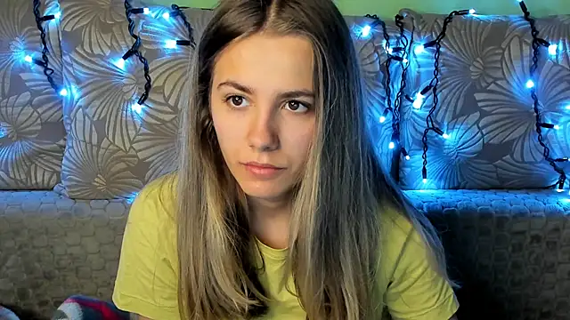 MaggieCake online show from November 2025 04:00:01 AM